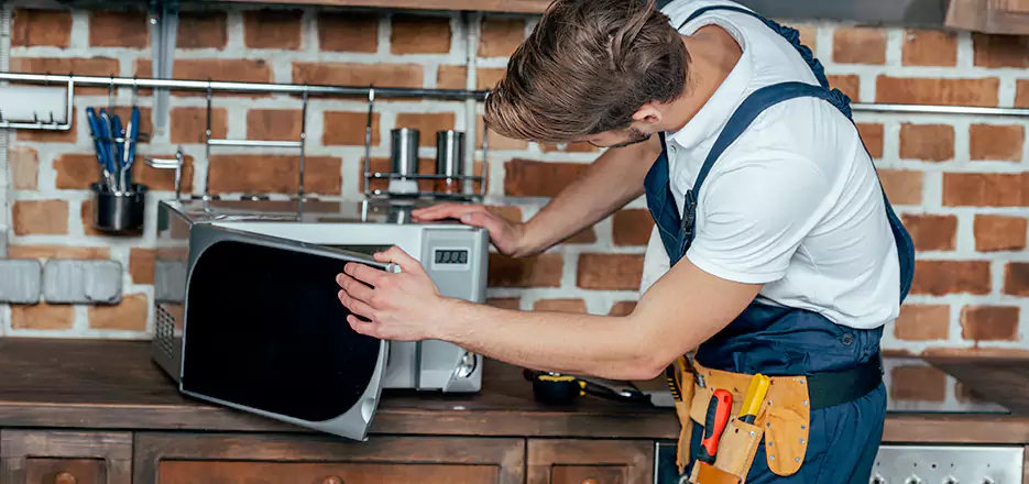 In-Home Microwave Repair in Everett