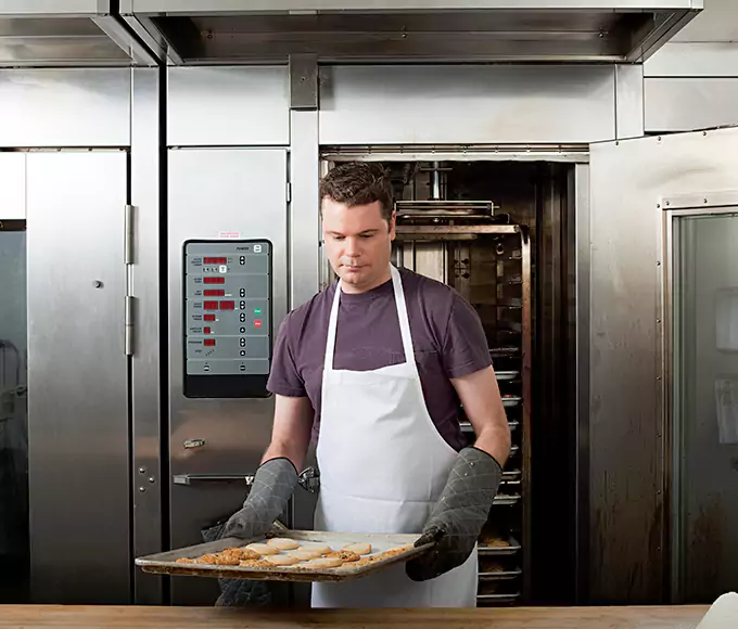 Why Everett, MA Kitchens Trust Everett Appliance Pro for Commercial Oven Repair?