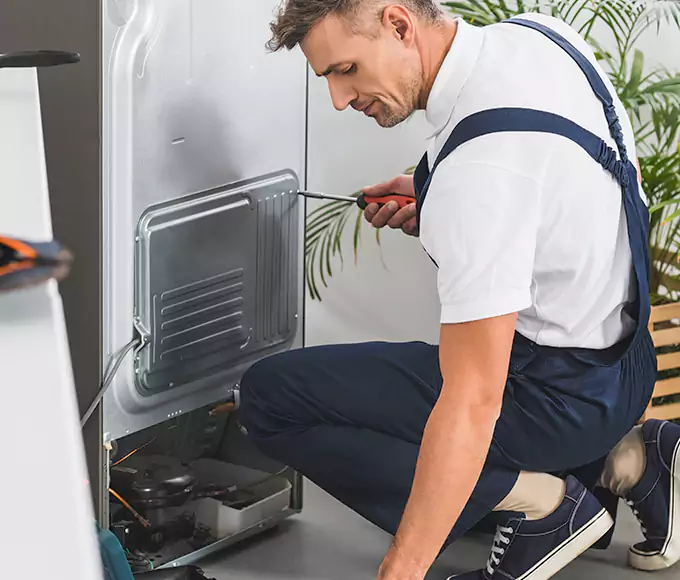 Why Everett, MA Homeowners Rely on Everett Appliance Pro for Every Mini Fridge Fix?
